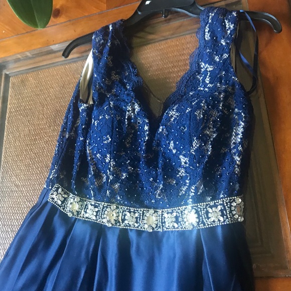 Cachet formal Gown - Navy Women’s size 8 - Picture 1 of 5